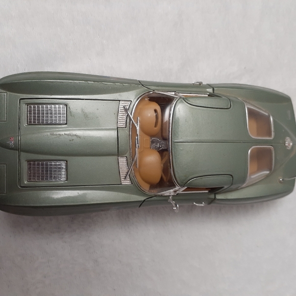 Vintage 1963 Chevrolet Corvette Sting Ray  Collectible  Model Car - Picture 2 of 5